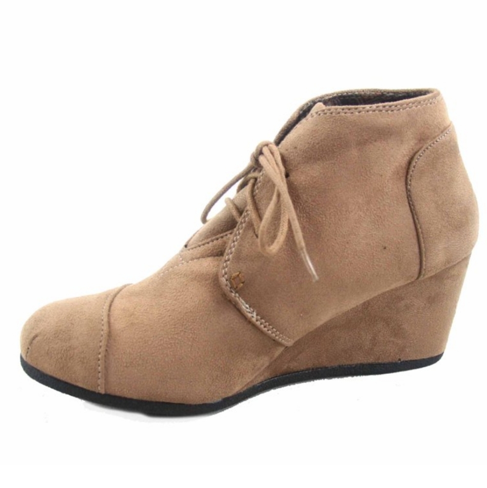 Forever Patricia Lace Up Taupe Wedge Boot 7 1/2 NWOB